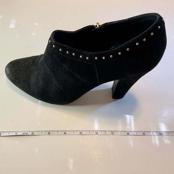 Tahari Ramona Black Suede Leather Gold Studs Ankle Boots Bootie Heels Shoes 10M - Picture 11 of 11